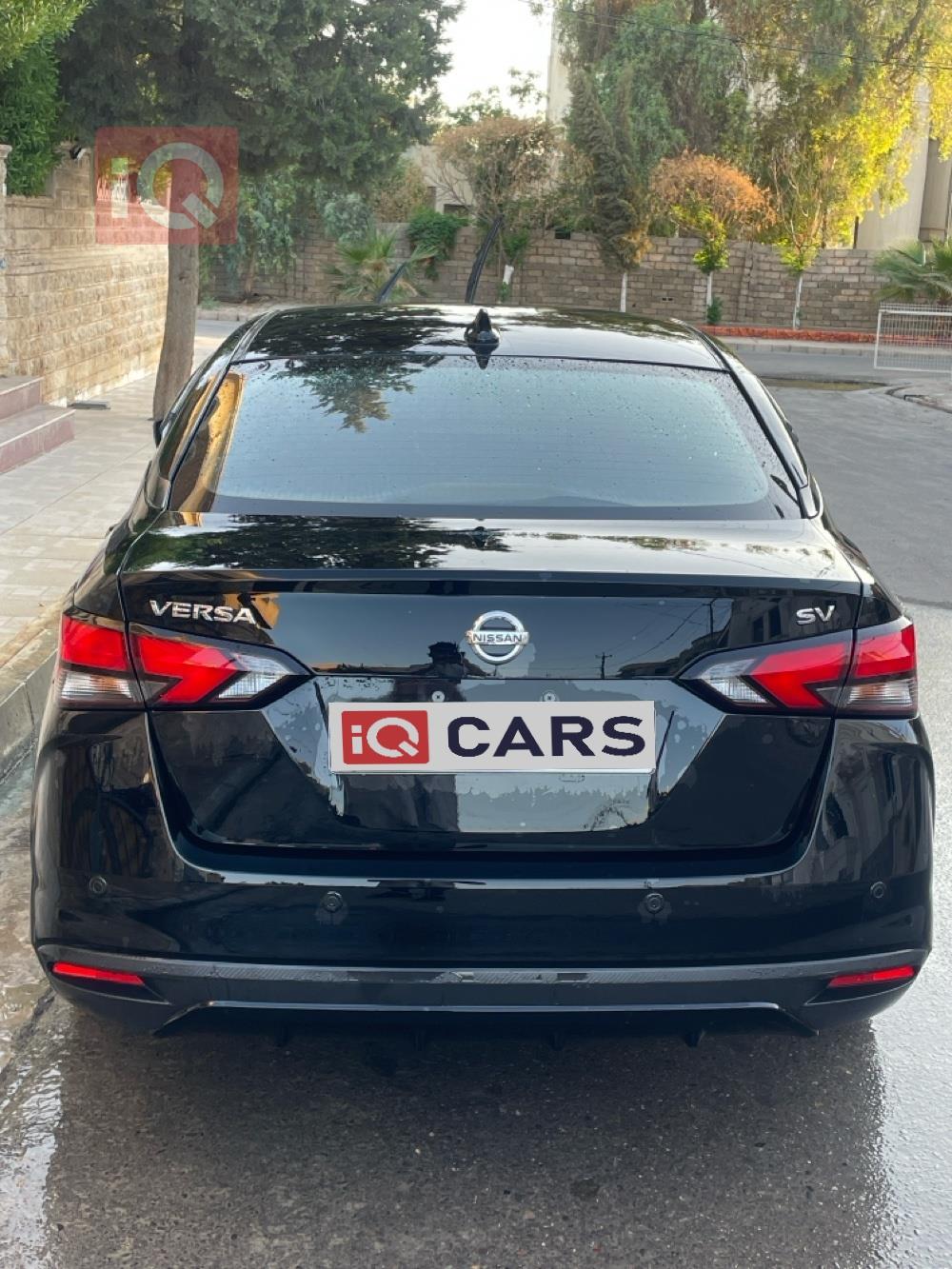 نيسان فيرسا